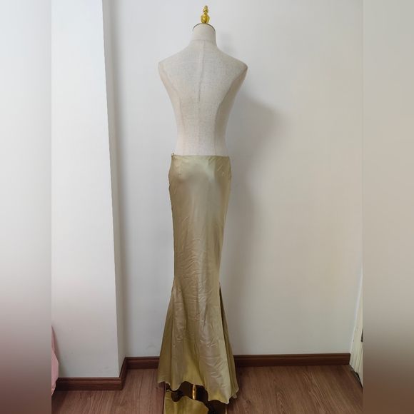 DE LA VALI SUELO SKIRT IN SAND SILK SATIN - Picture 10 of 13